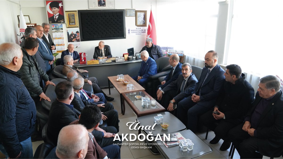 Nizip Kahveciler Ve Lokantacılar Esnaf Odası Başkanı Hüseyin Ekmekçi Başkanımıza oda başkanlarımız ile beraber makamında hayırlı olsun ziyaretinde bulunduk.
Nazik ev sahipliği için kendisine teşekkür ederiz.