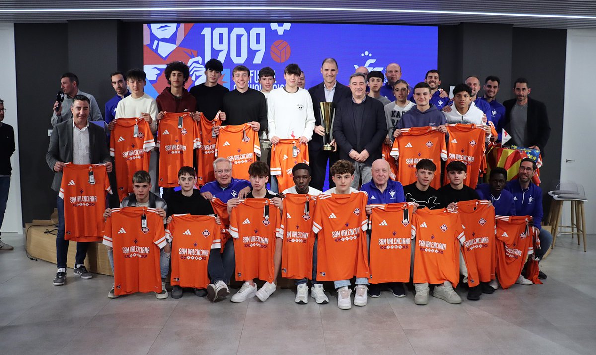 SELECCIÓ |

🤩 Así fue el homenaje y la recepción oficial a la ‘Mejor Selección de España’, con los campeones en categoría sub-14 como protagonistas 🏆

📎 ffcv.es/wp/blog/2026/0…

#SomFutbol #SomValenciana🔹🔸❤️