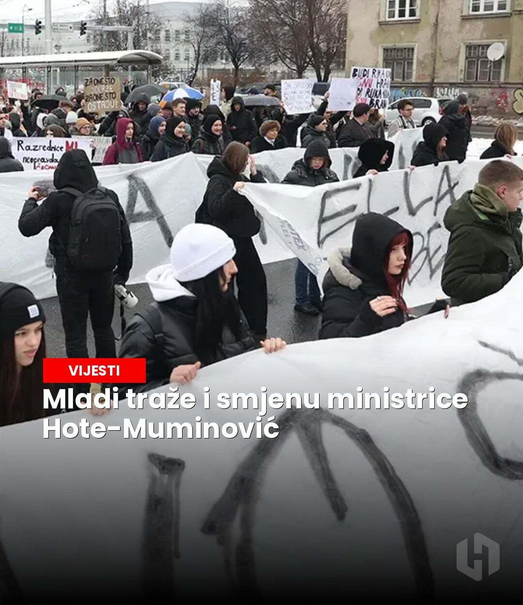 hercegovinainfo's tweet image. Prosvjedi u Sarajevu zbog prometne nesreće traže odgovornost i promjene u gradskom prometu, dok se traži ostavka ministrice obrazovanja. - hercegovina.info/vijesti/bih/ml…

#prosvjedi #pravda #Sarajevo