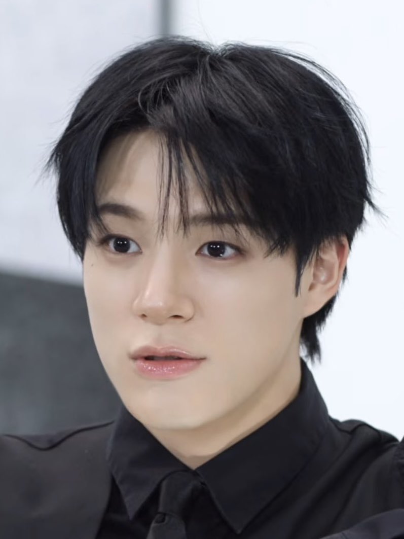 both sides มั้ยล่ะ 5555555 ทุกคนช่วยมัมหมีเจโน่ด้วย ตอนหล่อก็หล๊ออหล่อ พอน่ารักก็น่ารักจนใจหายเลย โคตรจะน่าเอ็นดู นางไปสุดจริงเด้อคนนี้