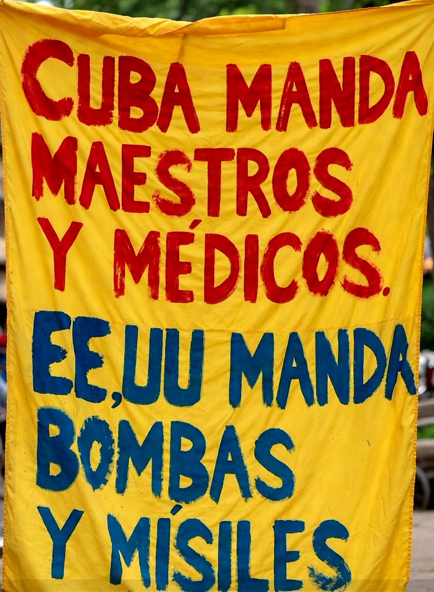 “Practicamos nuestra solidaridad con hechos, no con bellas palabras” #FidelPorSiempre 
Una verdad que arrasa con el discurso lleno de falacias del inquilino de la casa blanca, sobre #Cuba.
#CubaNoEstáSola