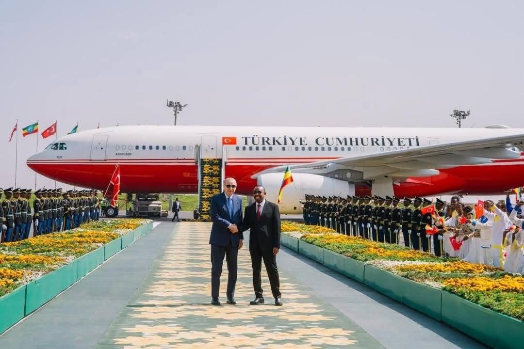 Cumhurbaşkanı Recep Tayyip Erdoğan Addis Ababa’da

Recep Tayyip Erdoğan, yaklaşık 10 yıl aradan sonra Addis Ababa’ya resmi bir ziyaret gerçekleştirdi. Etiyopya Başbakanı Abiy Ahmed ile yapılacak görüşmelerde ikili ilişkiler ve ekonomik iş birliği ele alınıyor.

Türkiye, özellikle