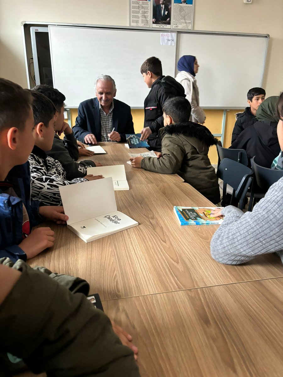 Bugün Beşiri Durucak-Tekağaç ilkokulu ve ortaokulu öğrencileri ile eğitim ve yazarlık deneyimi üzerine sohbet ettik. #eğitim
