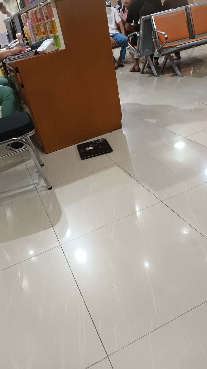 shishisple's tweet photo. Udah ngurus surat rujukan pergi ke rs trus pas tebus obat katanya nggak di cover bpjs 🤡 https://t.co/MXVPA53Hfd