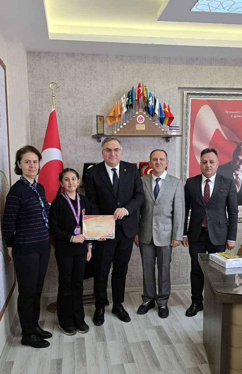 Şehitkamil’de Uluslararası Gurur: İpek Kavcı Dünya İngilizce Olimpiyatı Sahnesinde 👏

Ünler Ortaokulu 5. sınıf öğrencimiz İpek Kavcı, NextGen Olympiad’da derece elde ederek Sidney’de yapılacak finallere katılmaya hak kazandı 🇹🇷

Başarılı öğrencimiz, İlçe Milli Eğitim Müdürümüz