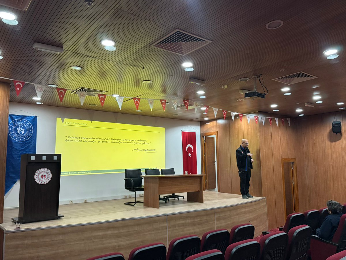 📍Hayrettin Karaman Yurdu
Çalışma arkadaşlarımıza Afad personeli tarafından Sivil Savunma Servis Eğitimi verilmiştir.