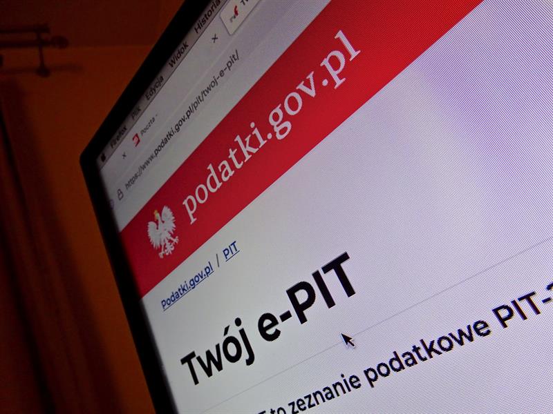 LadyInB43912586's tweet photo. I cyk, pit za 2025 rok rozliczony!
Bez kwoty wolnej w wysokości
60 tys. złotych i bez benzyny za 5,19 zeta, jesteśmy na plus! ‼️👏👑👠
#ePIT #UrzadSkarbowy #rozliczenie2025 https://t.co/rQumdTO8Ny