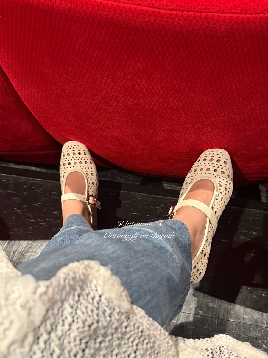 SHARING IS CARING:

here’s actually the most comfiest flatshoes ever… one of them, UNDER 100K. versatile simple &amp; BLISTER PROOF 👌🏻👍🏻