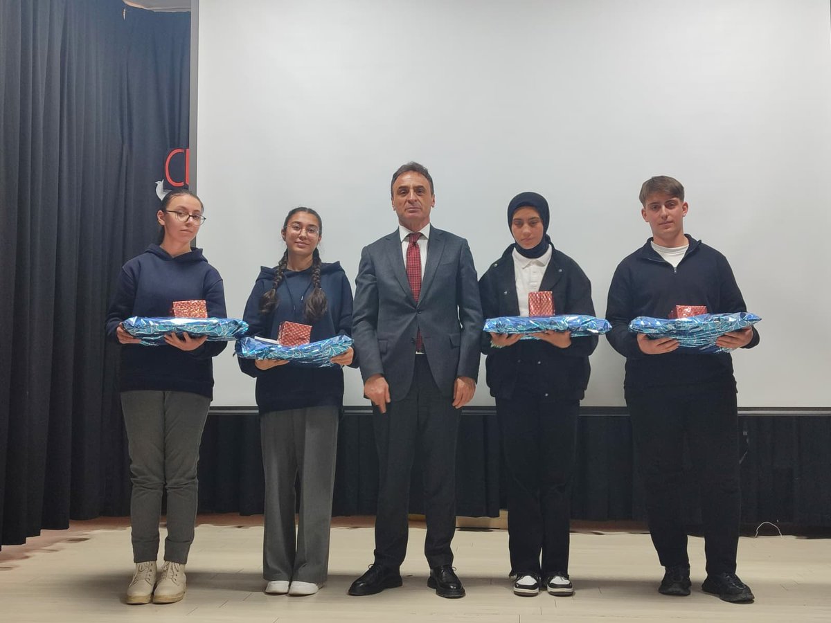 SiranMEM's tweet photo. İstiklal Marşı’nın Kabulü temalı bilgi yarışması il finalinde Şiran Fen Lisemiz birinciliği elde etti. Başarıda emeği geçen öğrencilerimizi ve öğretmenlerimizi tebrik eder, başarılarının devamını dileriz. 🇹🇷 https://t.co/KrONKvfiBw