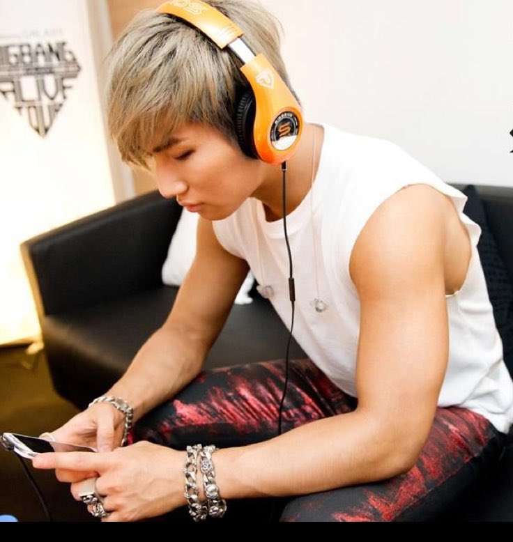 dsch1ve's tweet photo. 팔 뚝 🫣 https://t.co/RZZiHyjsSH