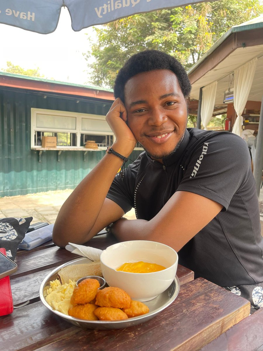 thinkertalker_'s tweet photo. Akara Hour is Rush Hour. https://t.co/Fa9uUrSr0I