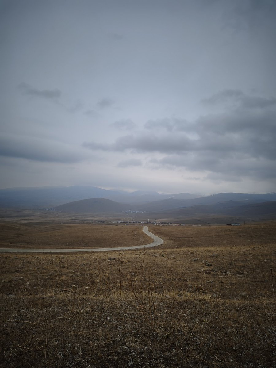 "Fakat gerçek şu ki, insanın gerçek gücü, büyüyüp bilgisi arttıkça izleyebileceği yol, iyice daralıyor. Ta ki, en sonunda sadece ve sadece mutlaka gerekenden başka yapacak şeyi kalmayıncaya kadar ..."

Ursula K Le Guin / Yerdeniz Büyücüsü