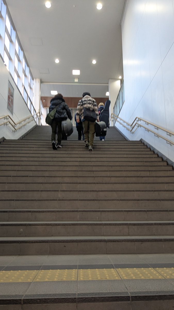 hcu_mandolin's tweet photo. 先日は広島大学で練習がありました！ みんなで電車とバスを乗り継いで、遠足みたいでした！！！✨️
はじめはGoogleの乱数メーカーやお題メーカーを使って、 itoをして交流しました！
写真は少なめですが...

いよいよ今週末は本番です！
明日も練習がんばるぞ💪

#マンドリン
#広島市立大学 https://t.co/AmWFOoGgtG