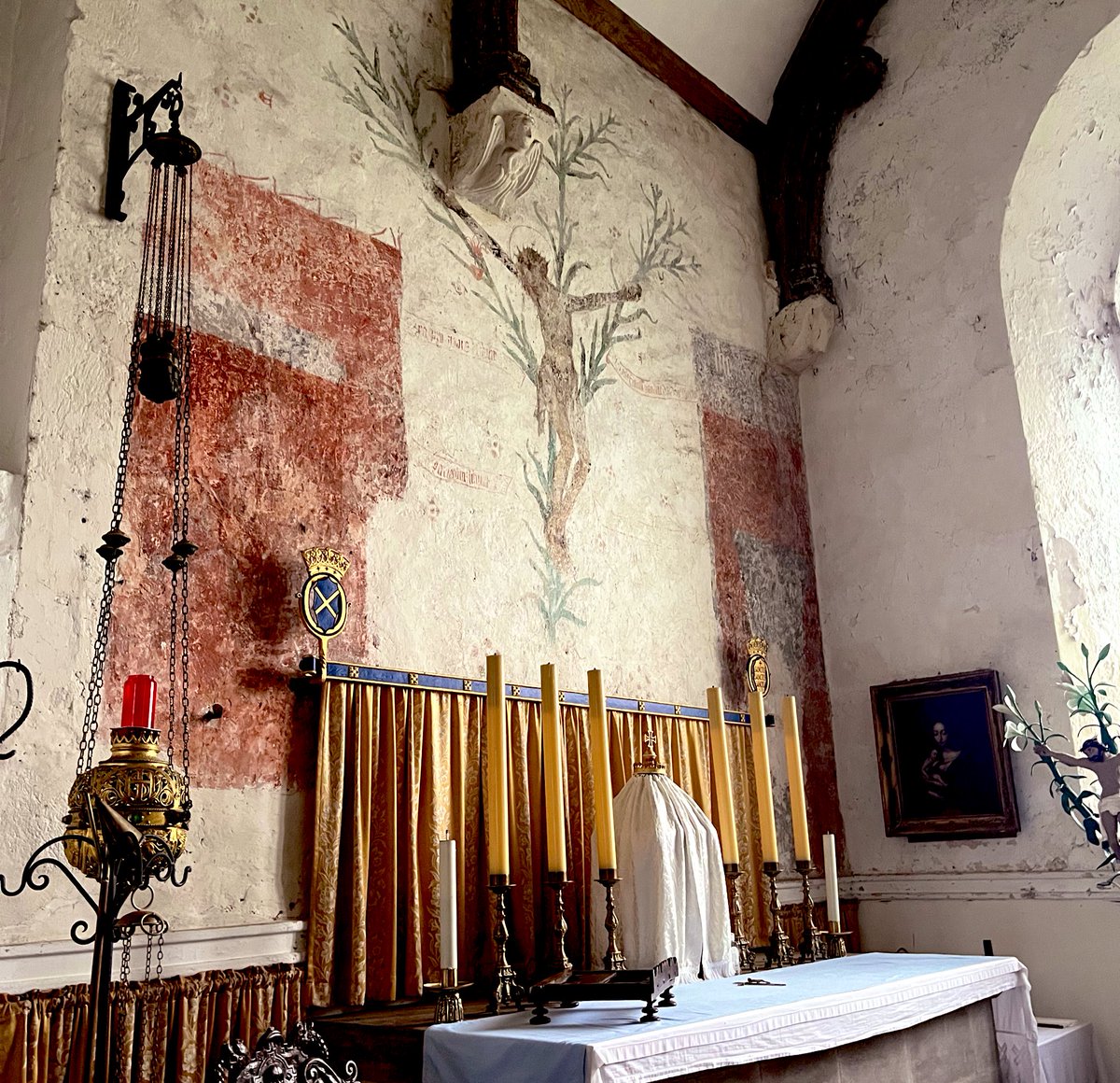 louiseallain's tweet image. Reminds me of Godshill, IoW. Whitewashed out to save it from destruction during the Reformation, and rediscovered in recent years.