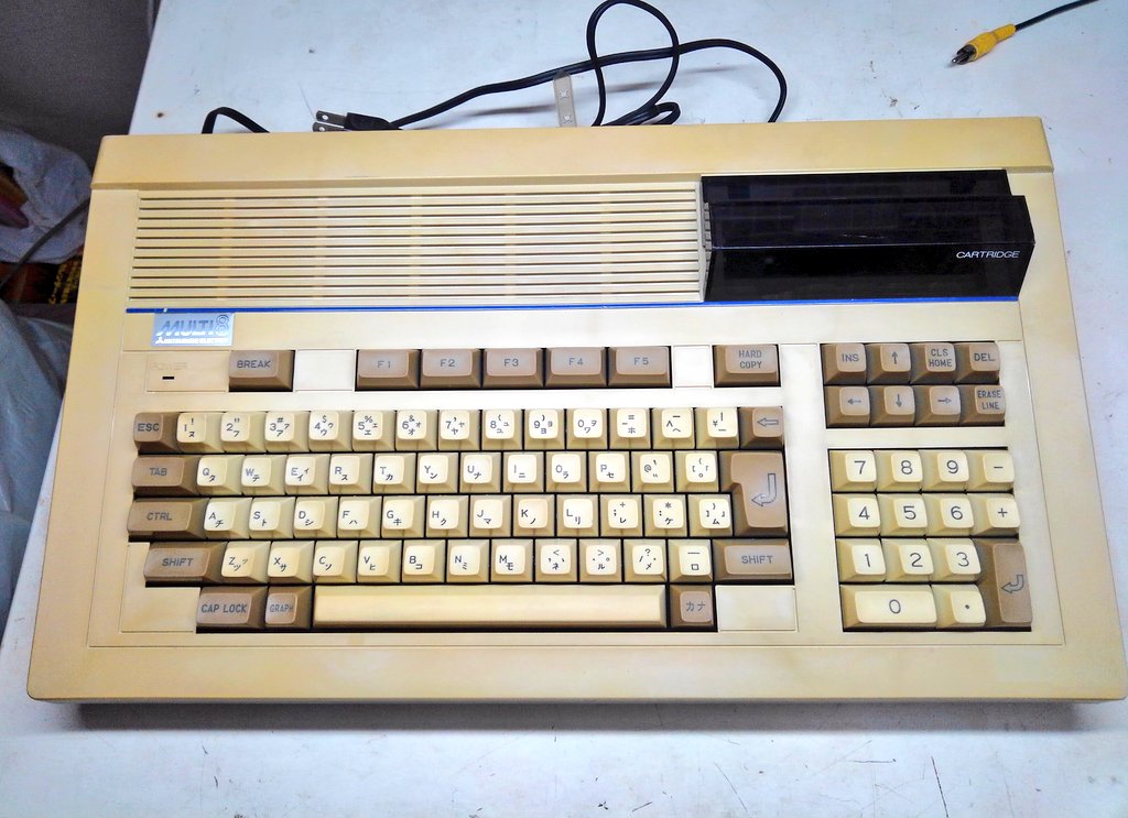 toshitada1973's tweet photo. 三菱MULTI8です。白くて美しいボディだったはずたけど、すっかり黄色くなっちゃって…夏になったらお手入れしよう。ベーマガにもプログラムが掲載されてたんだよ。#MULTI8 https://t.co/fKCHE6tYPO