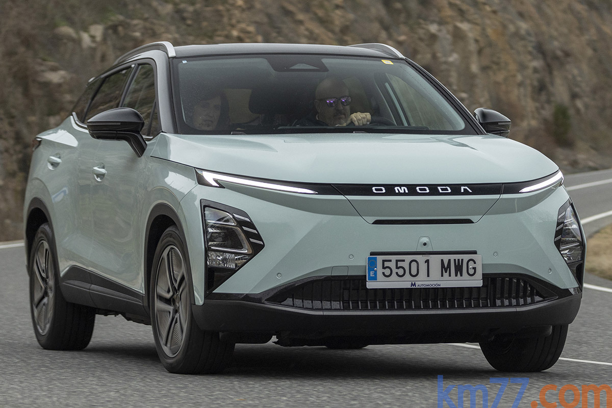 km77com's tweet photo. #Omoda hace cambios en el 5 EV⬇️

▪️Ahora, su motor eléctrico desarrolla 211 CV (7 más) y las prestaciones son un poco mejores
▪️El acabado básico pasa a llamarse Pure (antes Comfort)
▪️El precio baja hasta los 32 900 €

ℹ️https://t.co/Rlbzd3M2iG https://t.co/WvCNaewfQx
