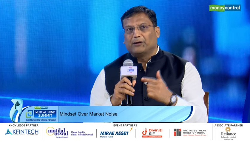 moneycontrolcom's tweet photo. #MoneycontrolMFSummit | 🚨“A large number of number can meet their life goals by keeping patience," says HDFC AMC’s Navneet Munot, in conversation with @N_Mahalakshmi_ 
  
🧵Follow the thread for more highlights👇

Track updates 👇
https://t.co/MRQyg1EdS5 

#MFSummit #Moneycontrol #MutualFunds  #MutualFundSummit2026