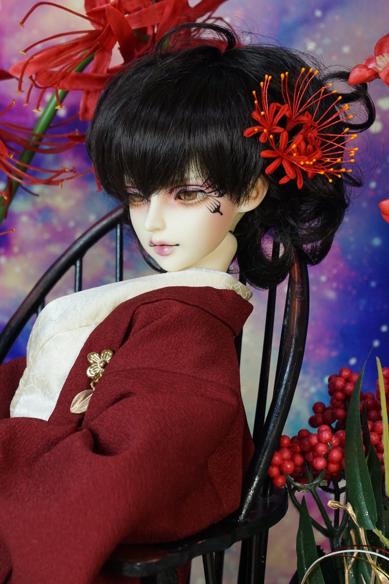 PuppenheimCraftさん（<a href="/puppenheimcraft/">PuppenheimCraft@2/1 第61回Doll's Myth. D-4</a>）で購入させていただいた。彼岸花の髪飾りです。すごく綺麗で細かくてお気に入りです。
彼岸花って、花の形はもちろん、連想する言葉までかっこいい大好きなお花です。
…たぶん、この人の頭にずっと咲いてそう 
着物は手作りです。

#puppenheimcraft
