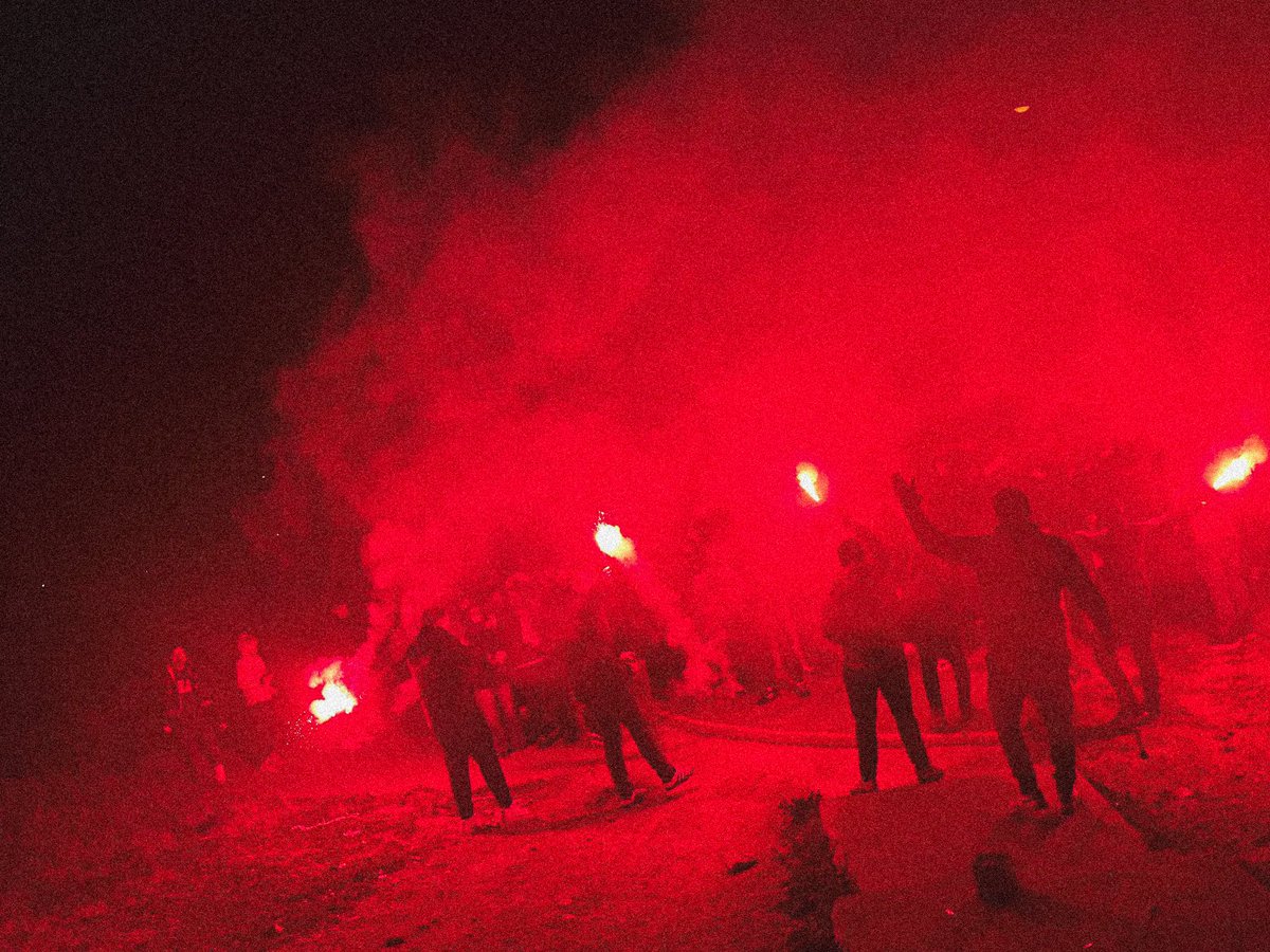 𝑮𝒊𝒓𝒐𝒏𝒂 𝒊 𝒑𝒖𝒏𝒕. Ni mitges tintes ni cors dividits.

Girona és blanca i vermella!