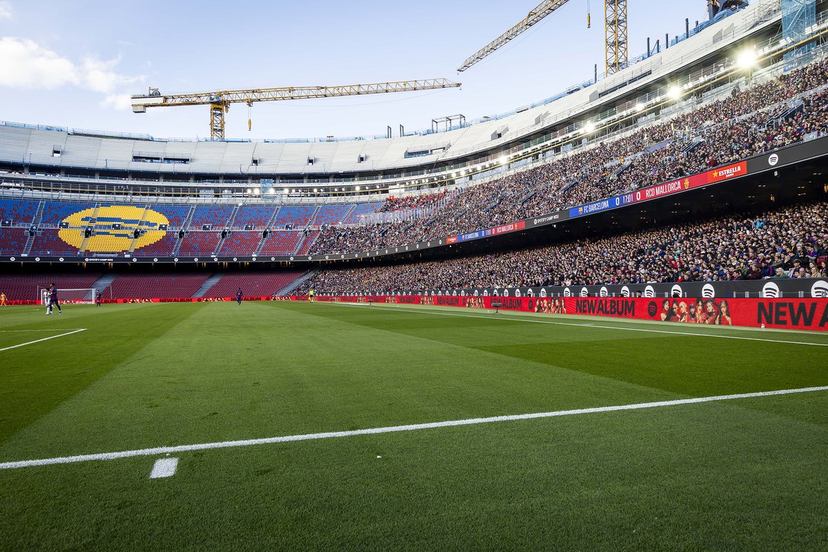 HANA__BRAVE's tweet photo. #Spotify 
Digital billboard of HANA
was up on FC Barcelona's match🌹

Thank you! 
@Spotify @SpotifyJP
 
🎧HANA on Spotify
https://t.co/FGiE0Vxcxa

#HANA https://t.co/yCHzBnxkiA