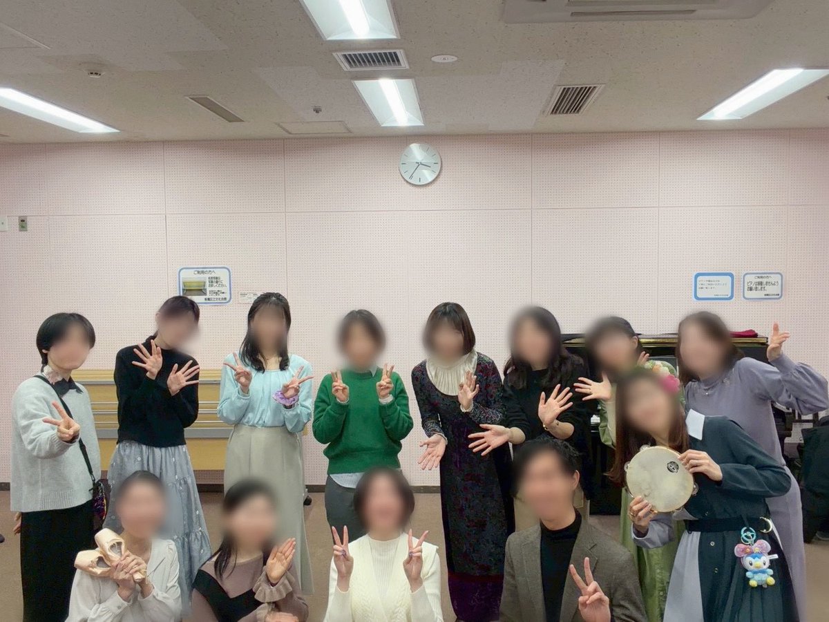 waremoko_female's tweet photo. 《団内演奏会》
先日、われもこう初の団内演奏会を行いました👏

ミュージカルあり、昭和歌謡あり、アニソン、バレエ、聖歌、プリンセス、フラフープとなんでもありのお祭りでした🪅

また【あおのじかん】に向けて気を引き締めて頑張りますよ！ https://t.co/ErXB5Q8Ujk