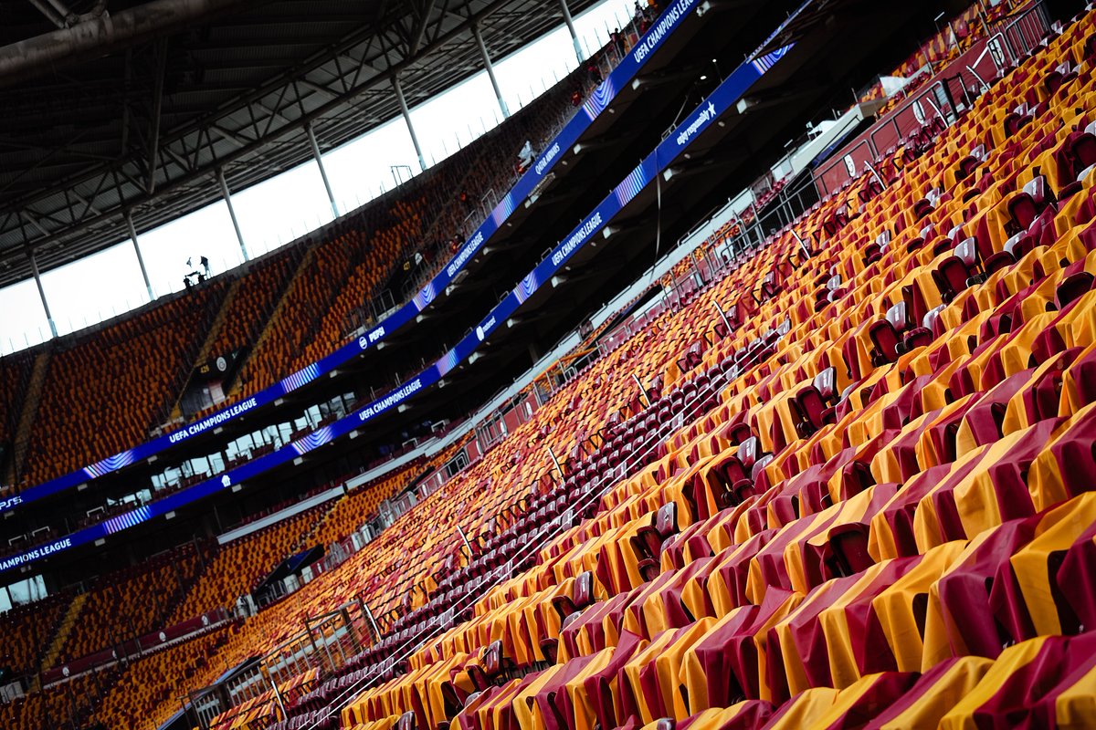 “İstersen donatalım dört bir yanı bayraklarla.” 💛❤️

#GSvJUVE #UCL