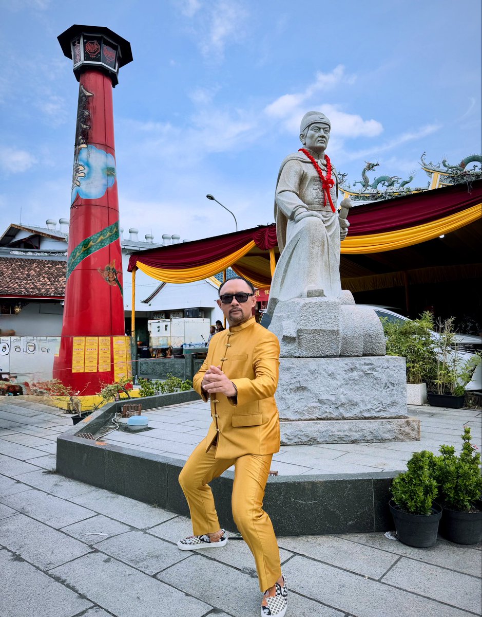 RockNal's tweet photo. Tahun Kuda Api.
Sepeti kuda, larinya akan kencang. 
Cepat kemana? Ingat niat dan arah juga.
Dan api dimaknai sbg laku, tapa, dan proses pembakaran ego. Api bukan untuk memamerkan panas, tapi untuk memurnikan logam (diri). 

Tahun Kuda Api.
Mari lari kencang, jangan lupa rem. https://t.co/OVebg79sJv