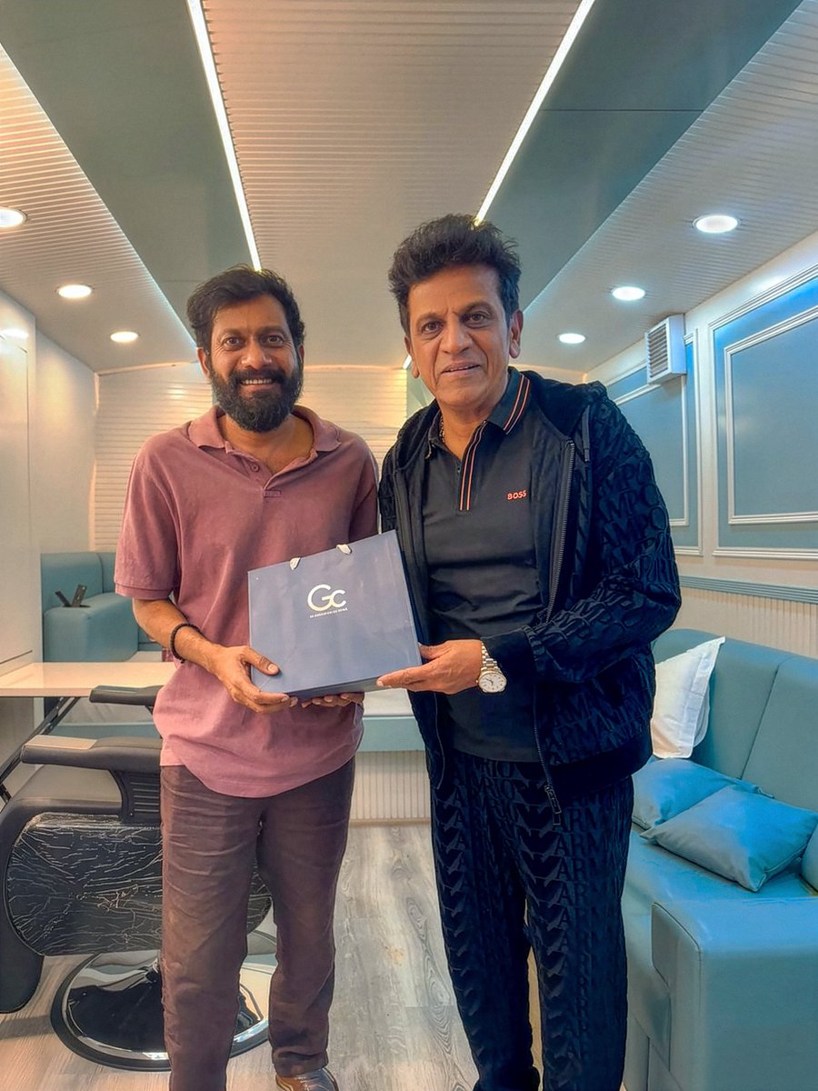 Thank you so much for the lovely gift <a href="/NimmaShivanna/">DrShivaRajkumar</a> Sir ❤️❤️🤗🤗

It truly means a lot Sirrr. Love U Sirrr❤️❤️