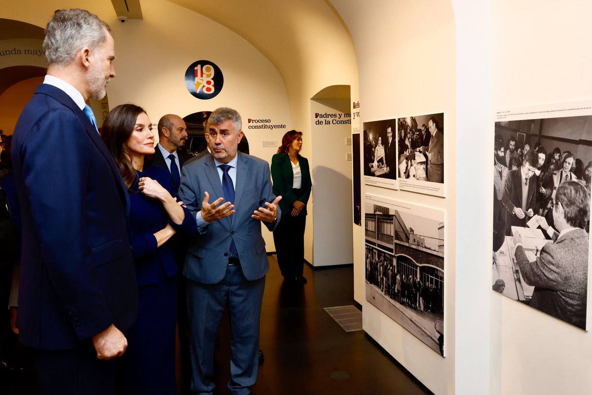 Tras el acto institucional en el Congreso de los Diputados, los Reyes han inaugurado la exposición ‘La Constitución Española de 1978: Nuestra Constitución más longeva. Un proyecto, un consenso, un país de derechos y libertades’.

➡️casareal.es/ES/Actividades…
