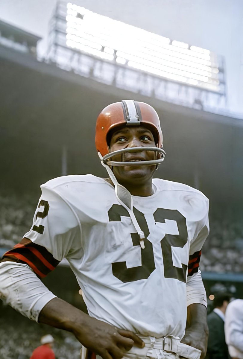 Sometimes you're so good, you don't need a nickname.

Heaven Birthday, Jim Brown 🐐
Born 90 years ago today