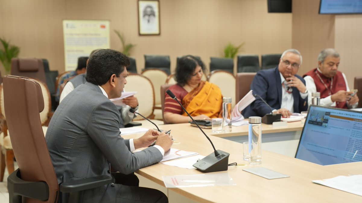 PemmasaniOnX's tweet photo. Continuing our mission to modernize India’s postal network, we remain committed to ensuring that every citizen receives world-class service.

​Today’s performance assessment covered the Jharkhand, Punjab, Chhattisgarh, Bihar, Assam, Odisha, and Tamil Nadu Postal Circles. Commended the @cpmgpunjab and @cpmgtamilnadu Circles for their outstanding operational efficiency and unwavering commitment to service excellence.

​Our priority remains clear: ensuring the seamless delivery of services to the very last mile. 🇮🇳

దేశపు పోస్టల్ నెట్‌వర్క్‌ను ఆధునికీకరించే మా సంకల్పాన్ని కొనసాగిస్తూ, ప్రతి పౌరుడికి ప్రపంచ స్థాయి సేవలు అందేలా కట్టుబడి ఉన్నాము.

ఈరోజు జరిగిన పనితీరు సమీక్షలో జార్ఖండ్, పంజాబ్, ఛత్తీస్‌గఢ్, బీహార్, అస్సాం, ఒడిశా, తమిళనాడు పోస్టల్ సర్కిళ్ల పనితీరును పరిశీలించాము. అందులో అత్యుత్తమ నిర్వహణ, సేవాభావంతో నిలిచిన పంజాబ్ మరియు తమిళనాడు సర్కిళ్లను ప్రత్యేకంగా అభినందించాము.

మా లక్ష్యం స్పష్టం—దేశంలోని చివరి మైలు వరకూ సేవలు అంతరాయం లేకుండా చేరేలా చూడటం. 🇮🇳