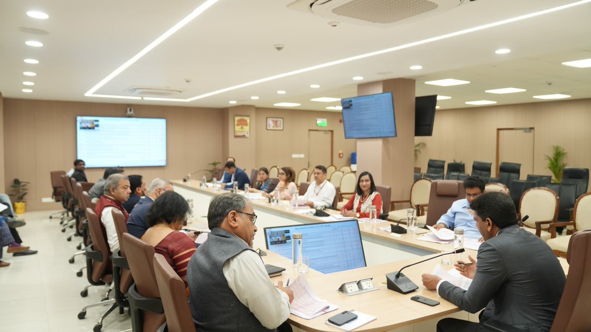 PemmasaniOnX's tweet photo. Continuing our mission to modernize India’s postal network, we remain committed to ensuring that every citizen receives world-class service.

​Today’s performance assessment covered the Jharkhand, Punjab, Chhattisgarh, Bihar, Assam, Odisha, and Tamil Nadu Postal Circles. Commended the @cpmgpunjab and @cpmgtamilnadu Circles for their outstanding operational efficiency and unwavering commitment to service excellence.

​Our priority remains clear: ensuring the seamless delivery of services to the very last mile. 🇮🇳

దేశపు పోస్టల్ నెట్‌వర్క్‌ను ఆధునికీకరించే మా సంకల్పాన్ని కొనసాగిస్తూ, ప్రతి పౌరుడికి ప్రపంచ స్థాయి సేవలు అందేలా కట్టుబడి ఉన్నాము.

ఈరోజు జరిగిన పనితీరు సమీక్షలో జార్ఖండ్, పంజాబ్, ఛత్తీస్‌గఢ్, బీహార్, అస్సాం, ఒడిశా, తమిళనాడు పోస్టల్ సర్కిళ్ల పనితీరును పరిశీలించాము. అందులో అత్యుత్తమ నిర్వహణ, సేవాభావంతో నిలిచిన పంజాబ్ మరియు తమిళనాడు సర్కిళ్లను ప్రత్యేకంగా అభినందించాము.

మా లక్ష్యం స్పష్టం—దేశంలోని చివరి మైలు వరకూ సేవలు అంతరాయం లేకుండా చేరేలా చూడటం. 🇮🇳