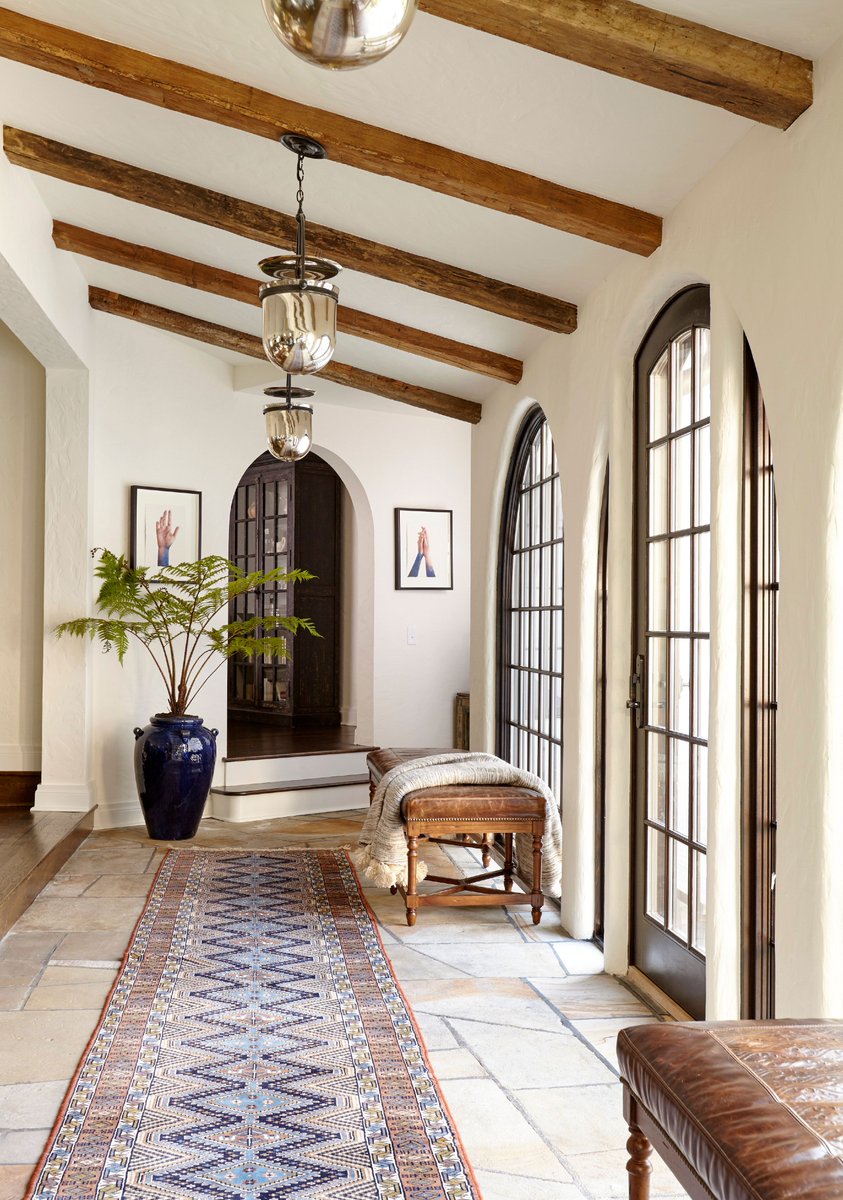 TheLemeDecor's tweet image. A Tuscan inspired entryway with warm earth tones, textured walls, wrought iron accents, and rustic wood details creates a welcoming space full of old world charm.
#EntrywayDesign #TuscanStyle #HomeDecor #InteriorDesign #WarmInteriors