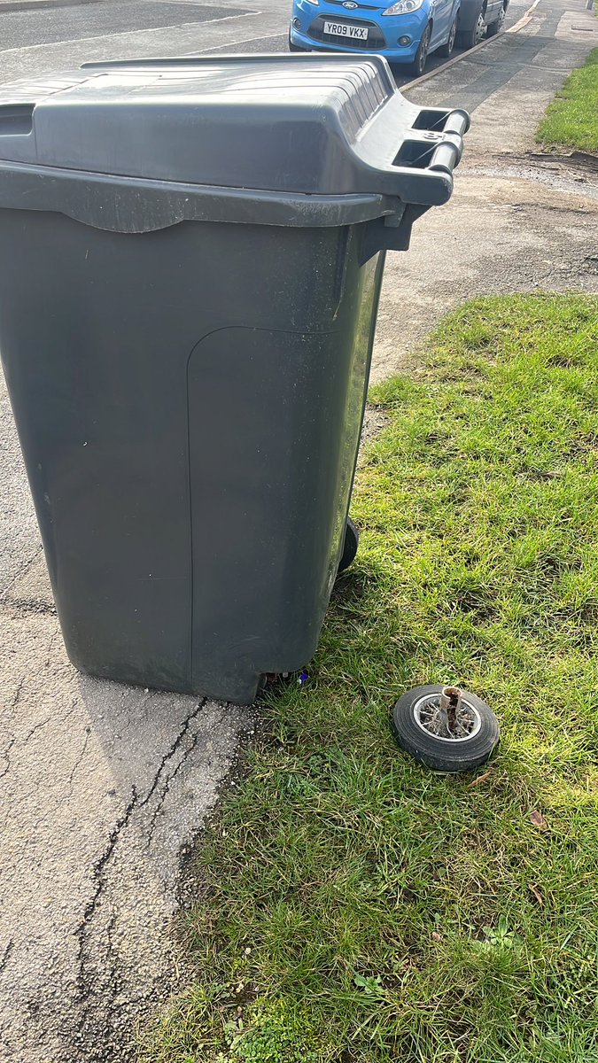 Sarah ™ tweet media