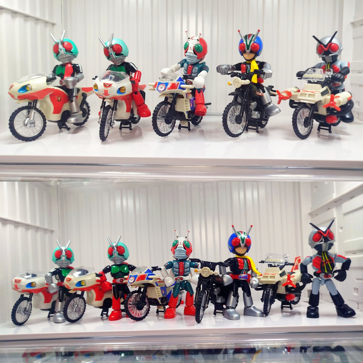 Fandi39716645's tweet photo. Blokees Starlight Masked Rider X and Bandai The Rider Machine https://t.co/AZPofRRqyW