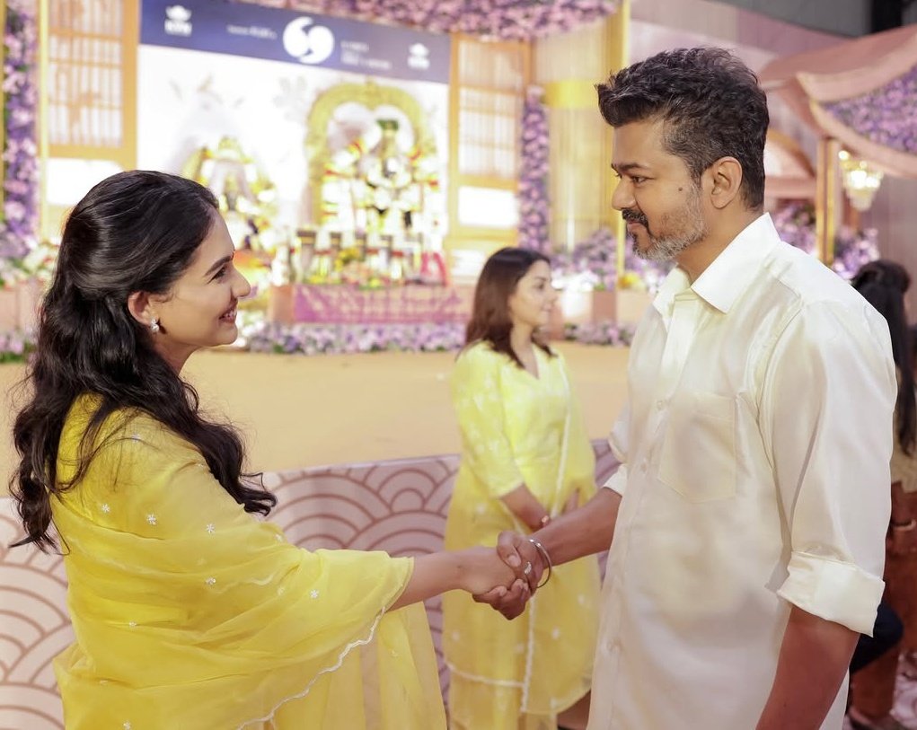 _MovieTamil's tweet photo. #MamithaBaiju about #ThalapathyVijay

- #Vijay sir is very punctual and sweet. Even if I tell him a small thing, he remembers it even after two months, whereas I forget it myself.

- I think this is a very good quality.

- I know his favourite dish. For lunch, he eats salmon fish.

- I asked him, “Salmon saptiya, sir?” He replied, “Haan, sapten ma.

#JanaNayagan