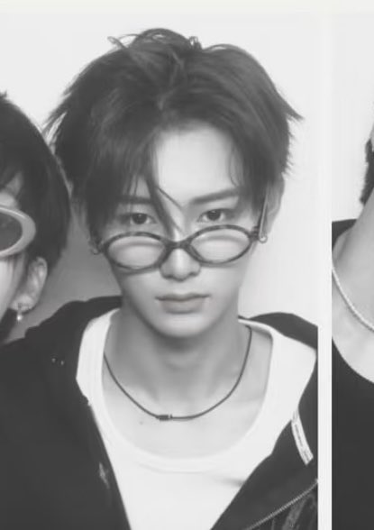 zaxdiary's tweet image. then vs now… zhou anxin you’re crazy.