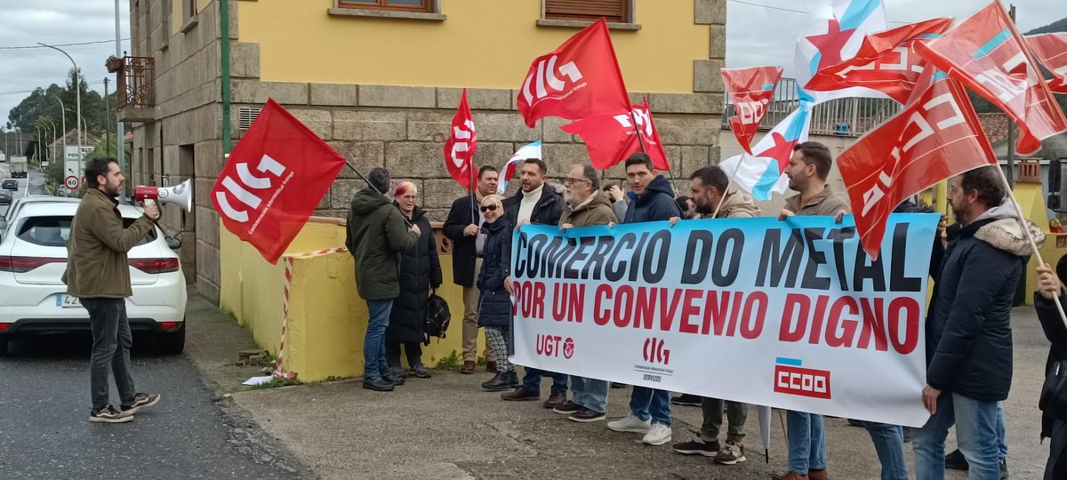 galizaCIG's tweet photo. 🗣️O comercio do metal da provincia de #Pontevedra clama por un convenio colectivo digno
📢Persoal do sector desenvolveu unha concentración na empresa #RecambiosOchoa en Vilaboa para rexeitar as propostas regresivas da patronal
ℹ️ https://t.co/OUE4pRhltL
#comerciometal https://t.co/nVVIYUzU8R