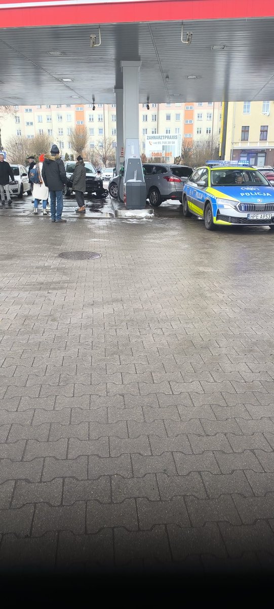 Uwaga uwaga , mamy informacje, ze na terenie naszego państwa w radiowozach polskiej policji są ponownie obecni niemieccy funkcjonariusze.

Zgłoszenie dotyczy Słubic i tej sytuacji gdzie doszlo do zderzenia dwóch polskich aut. W radiowozie z niewiadomych powodów  miał być obecny