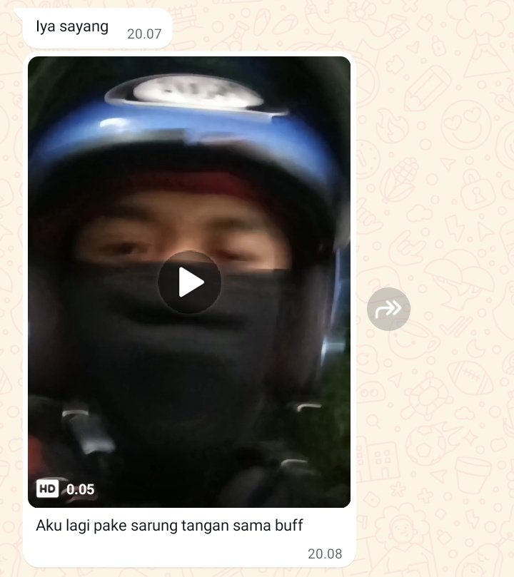 strobneri's tweet photo. padahal dia udah pamitan mau berangkat duluu ((lewat call)) tapi di pertengahan jalan nepiin dulu motornyaa lalu cek hp dan bilang lagi “aku lagi pake buff dulu sama sarung tangann”  🫠🥺❤
hati hati yaaa sayangkuuu 🫶🫶 https://t.co/FzVUnSEuf0