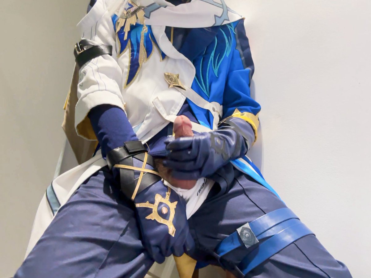Sealus77's tweet photo. 宝宝们新春快乐~ 
暖心的小穹觉得老日在歇息角睡的不舒服，提议说可以一起睡在房间大床上，但条件是要拍下一些私密的照片……
#nsfw #cos #SundayHSR #HonkaiStaiRail #r18 https://t.co/DBaBpLSkvG