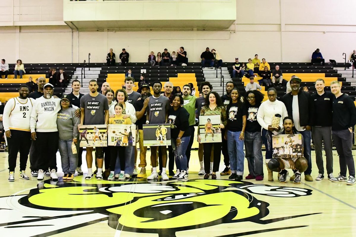 RMCHoops's tweet image. Special group ❤️ | Thank you to our SENIORS! #GOjackets