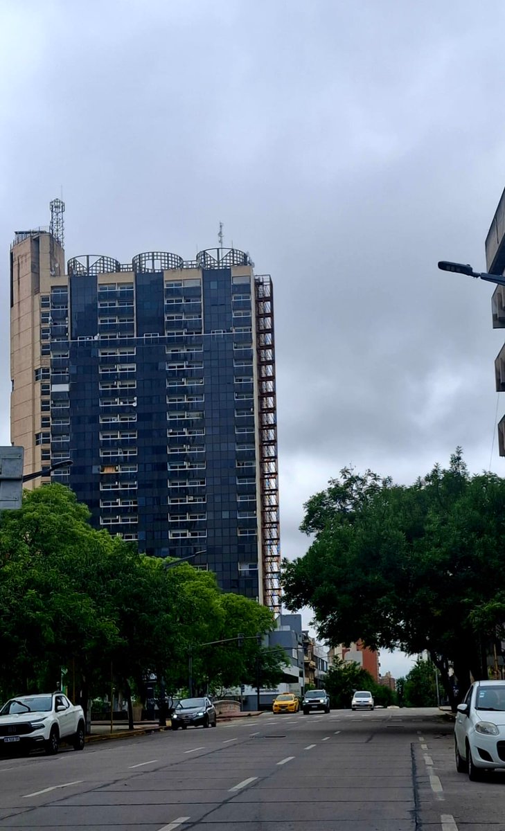 leoguevara80's tweet image. #Cordoba #FeriadoXL otro día con servicios limitados para toda la ciudad y sin atención en oficinas públicas hasta el miércoles. Hoy no hay recolección de basura #Trasporte con frecuencias de domingo #Comercios abiertos hasta el mediodía. Movil @radiomitrecba.