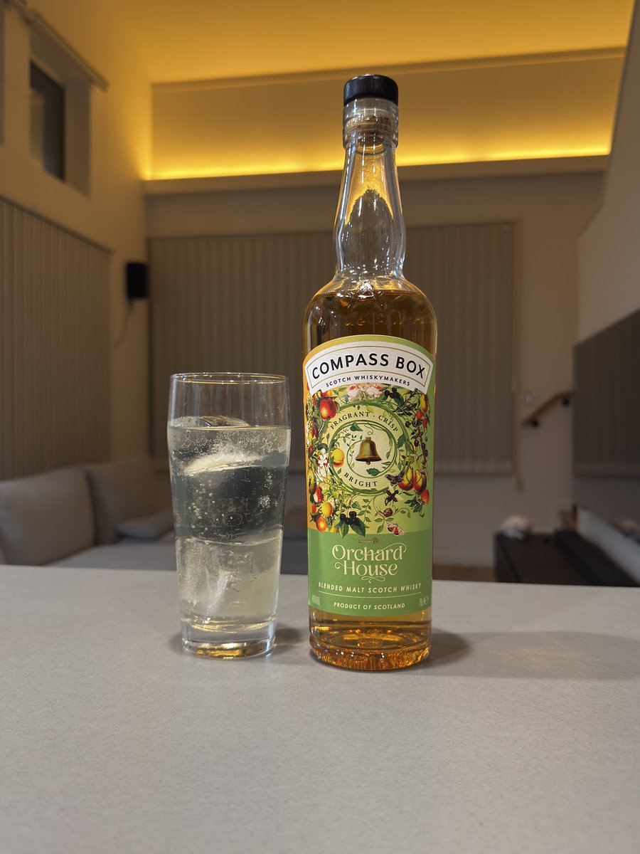 breeazystudio's tweet photo. コンパスボックスのオチャードハウス

名前に負けずかなりフルーツフォワード(アロマも)で飲みやすいし、飲んだあとは樽からのバニラがしっかり拾えて心地よい
宮城峡に近い印象かも
公式サイトでブレンドの比率を掲載してるのも興味深くて勉強になる https://t.co/PzQXS8XCXv
