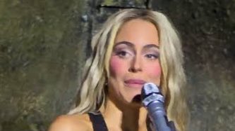 rosaliajenner's tweet image. Tienen q editar la cara de Emilia para llamarla fea y su idola es mas trans q nunca