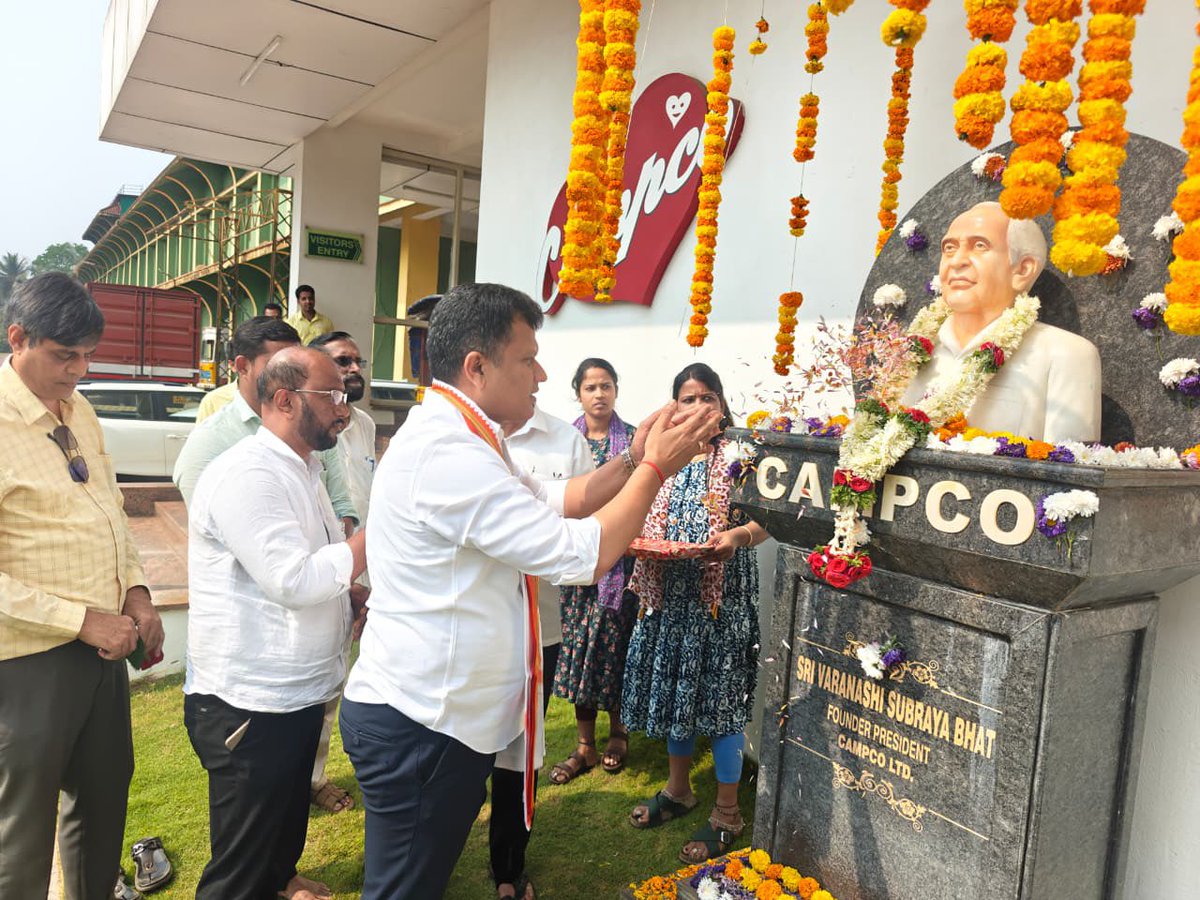 CaptBrijesh's tweet photo. Had the opportunity to visit the CAMPCO Chocolate Factory in Darbe, Puttur, where I met the newly elected members of the Board of Directors and held discussions on issues concerning arecanut growers.
#CAMPCO #VocalForLocal #Arecanut #DakshinaKannada https://t.co/Fjn3aqOKik