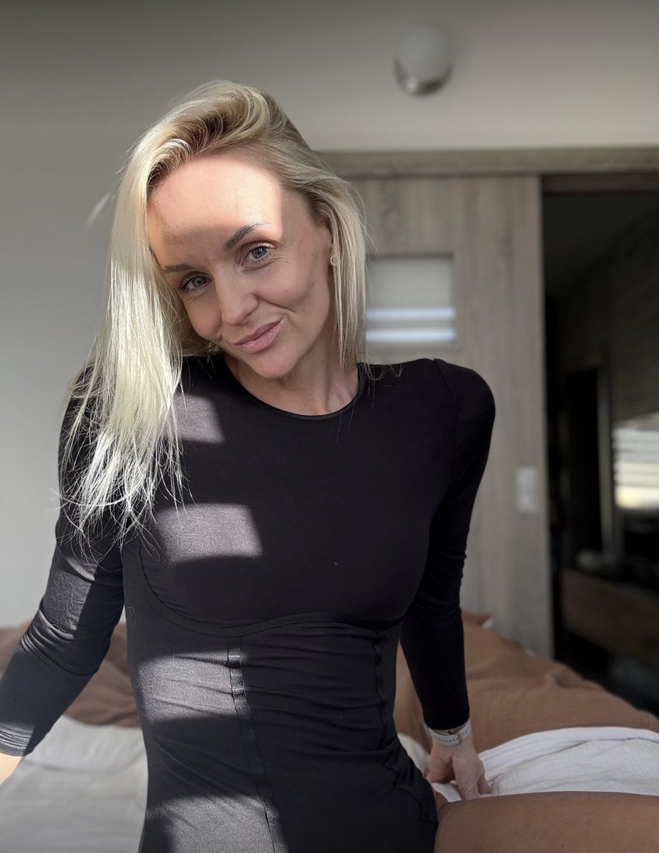 Seh ich gut aus in Schwarz? 🖤
Was meinst du?