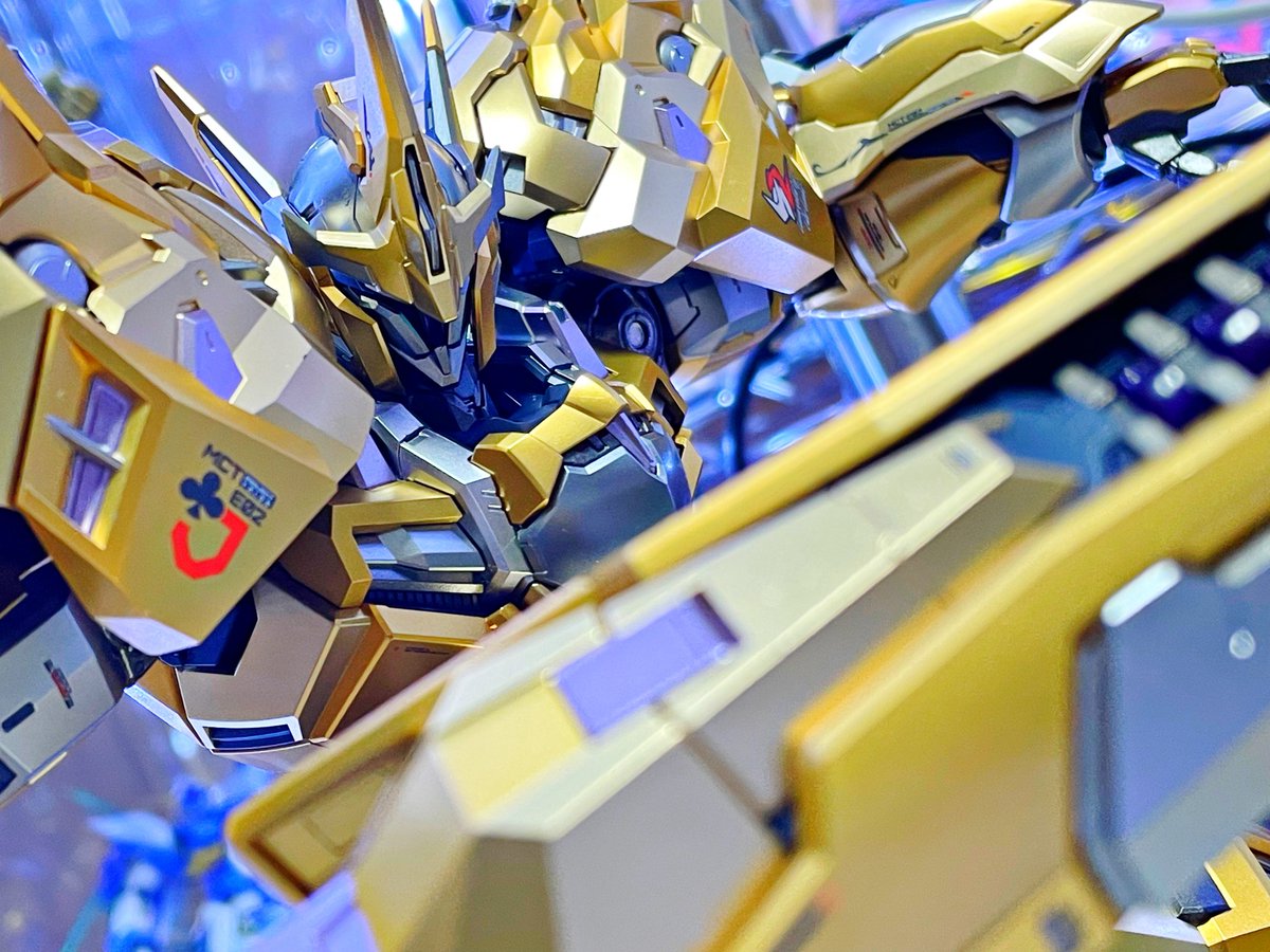 去年から中国フィギュアも買い始めたけど、ロボット系は初めて買った

MOSHOWTOYSのランスロットフィギュアガチカッコイイ✨
デカいし場所取るから沢山は買えないけどコレは良いものだ