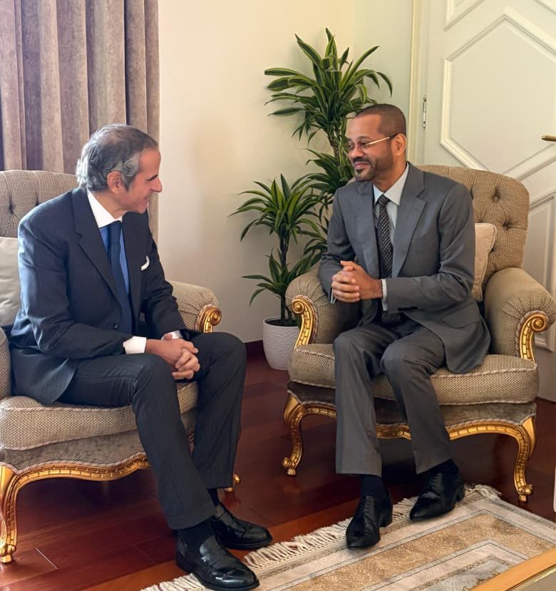 AlwatanOm1971's tweet photo. معالي السّيد وزير الخارجية، ومعالي المدير العام للوكالة الدولية للطاقة الذرية، يتبادلان في #جنيف وجهات النظر حول المسائل الفنية ذات الصلة بالملف النووي الإيراني، والمفاوضات الجارية بين الجمهورية الإسلامية الإيرانية والولايات المتحدة الأمريكية عبر الوساطة العُمانية. https://t.co/bjerVUbe8B