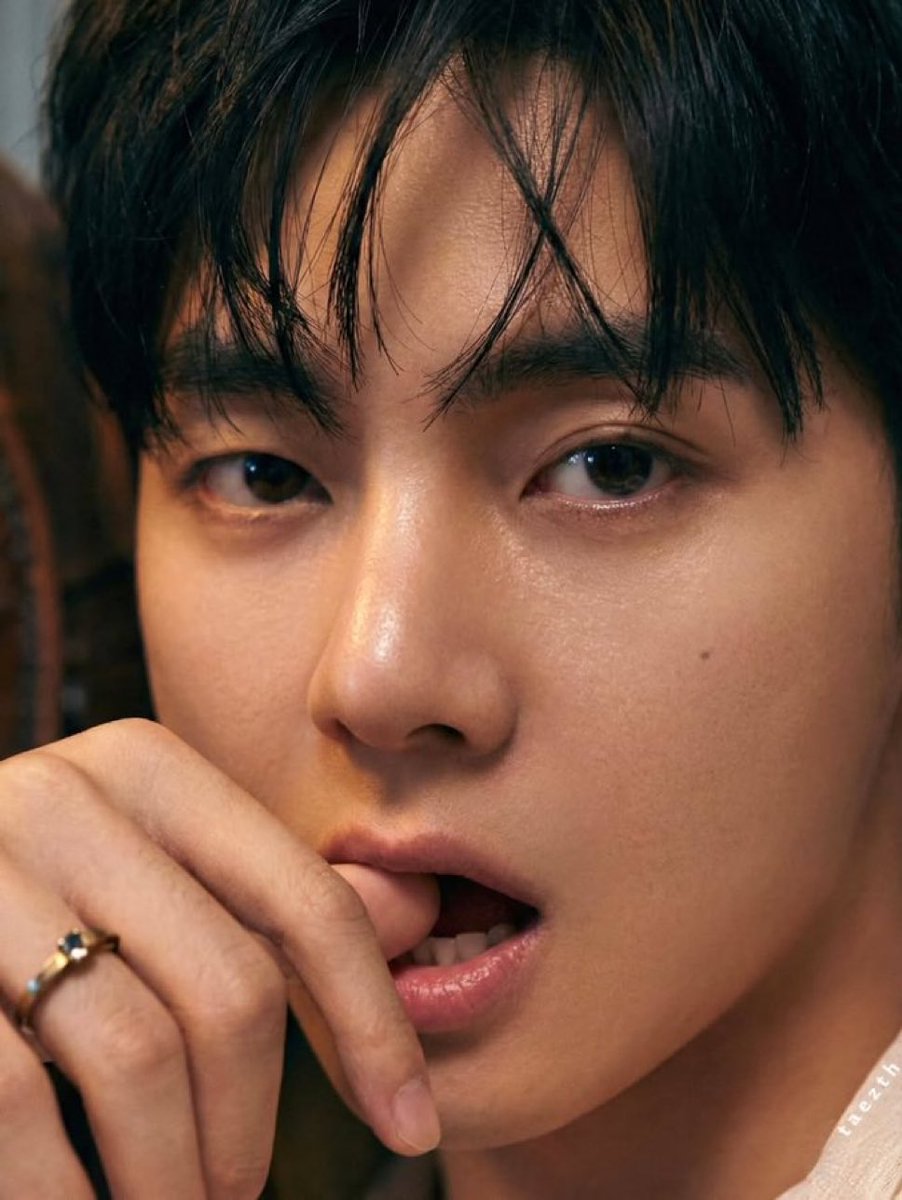 ALL THESE TAEHYUNG PICTURES WHERE ARE THEY COMING FROM 🔥🔥🔥🔥🔥